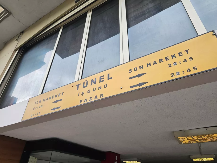 Inngang til Tünel stasjon