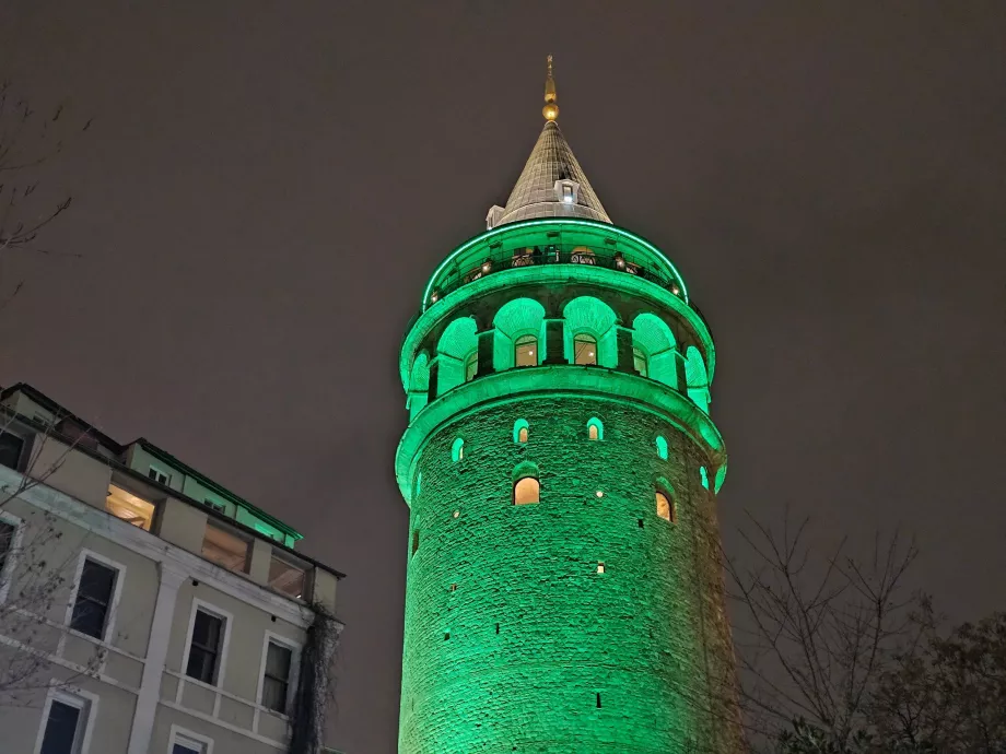 Galata-tårnet i mørket