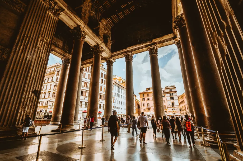 Inngangen til Pantheon
