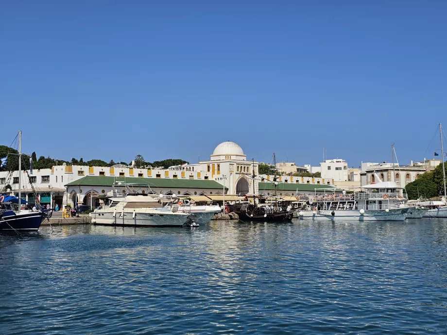Nea Agora og havnen i Mandraki