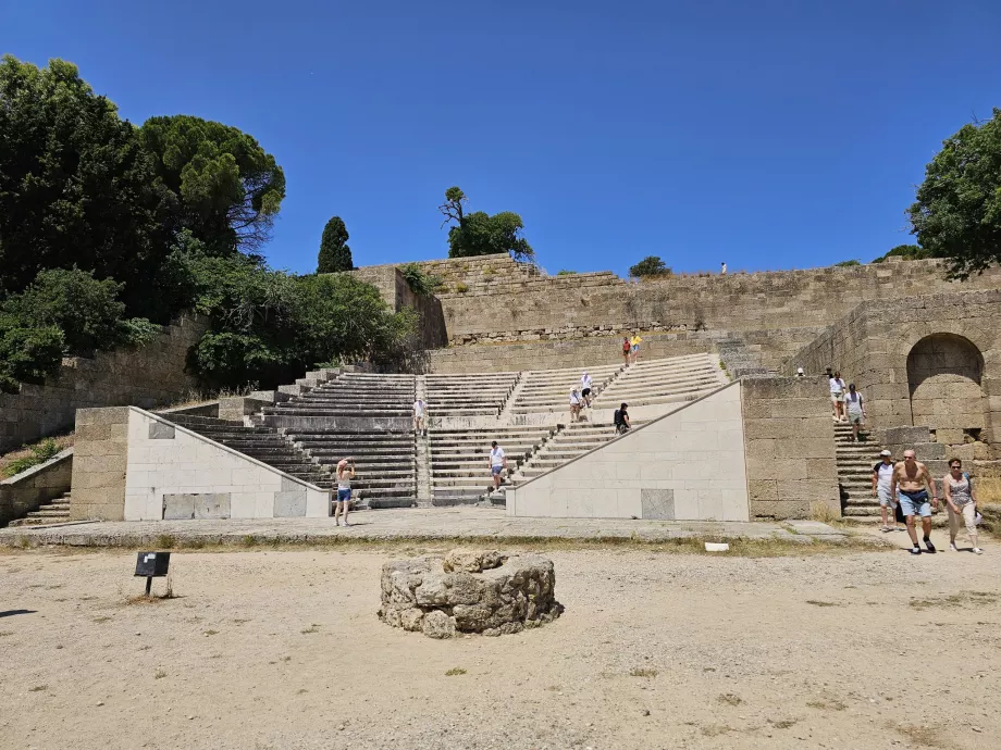 Akropolis på Rhodos, amfiteater