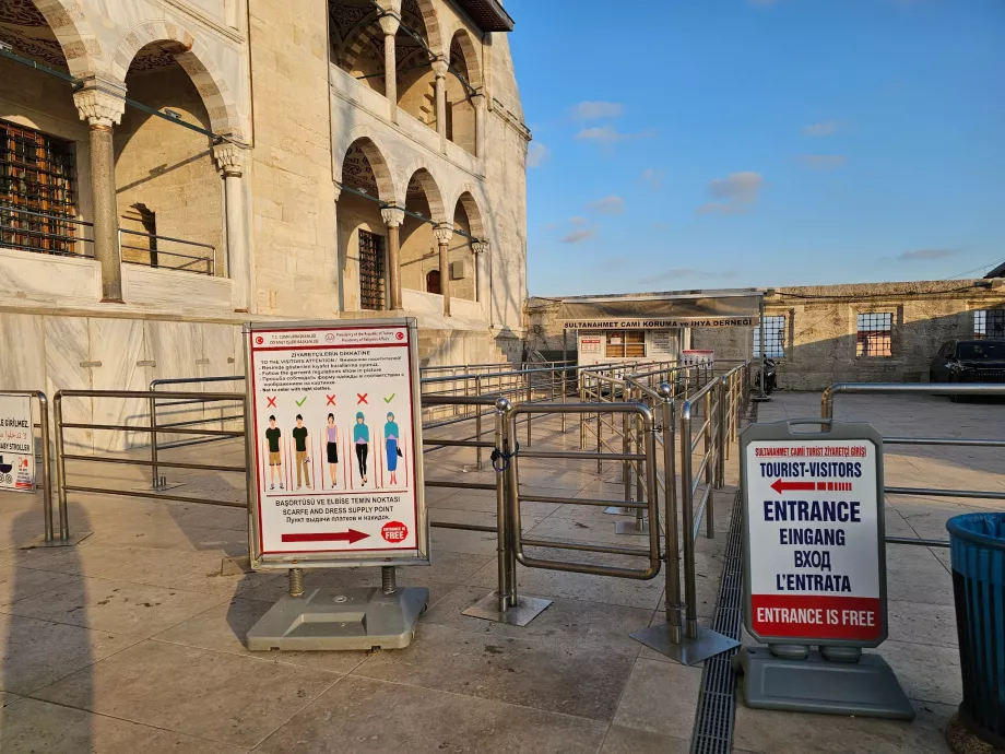 Den blå moské, inngang for turister