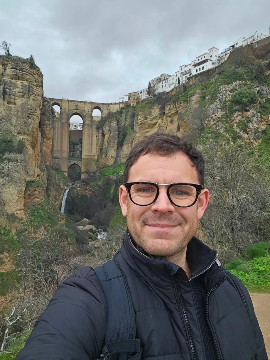 Meg ved utsiktspunktet Mirador Puente Nuevo