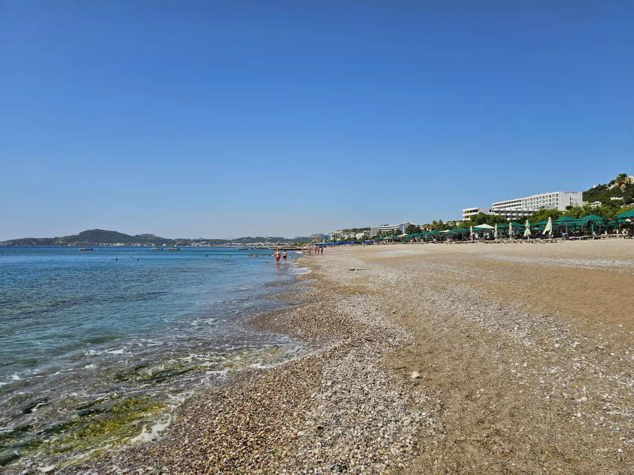 Falirakis hovedstrand i utkanten av byen