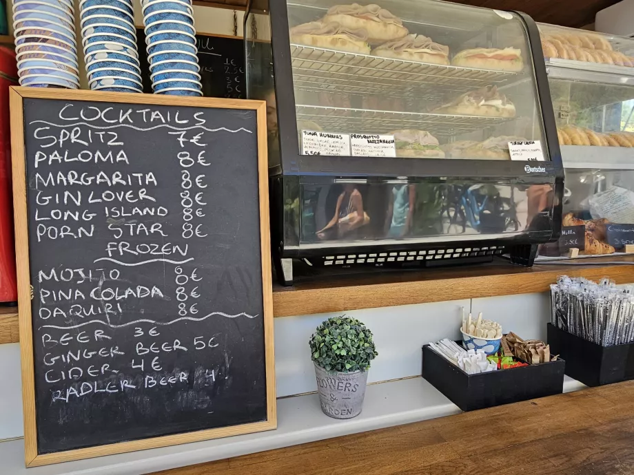 Priser på forfriskninger på Anthony Quinn Beach