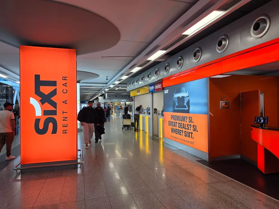 Noen bilutleieskranker i Terminal A