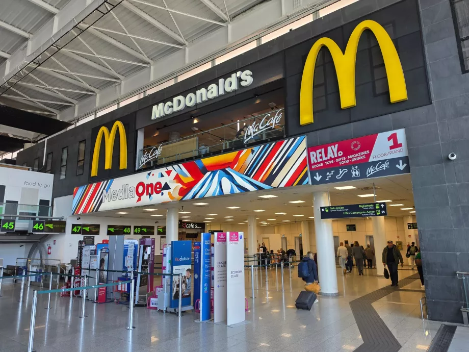 McDonald's, Terminal A, Avganger (offentlig område)