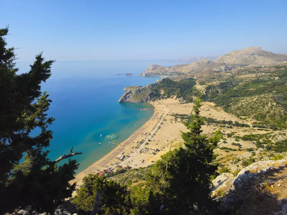 Utsikt fra Vår Frue-klosteret på Tsambika-stranden