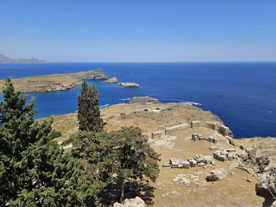 Havutsikt fra akropolis i Lindos