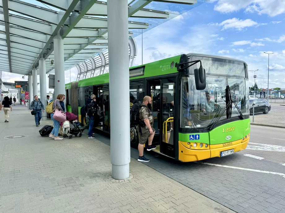 Buss nummer 159 fra Poznan lufthavn