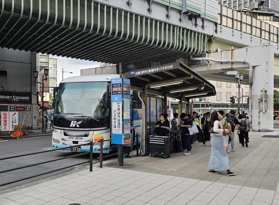 Bussholdeplass ved Namba stasjon