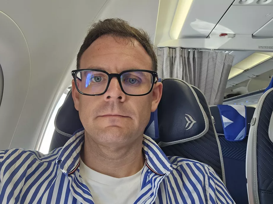 Justerbar hodestøtte