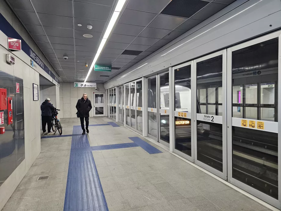 T-banestasjon på flyplassen