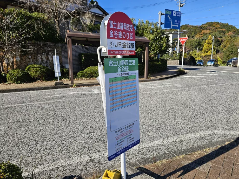 Bussholdeplass ved toget