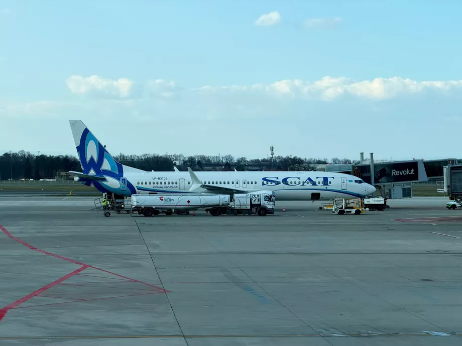 SCAT-fly Boeing 737 på PRG flyplass