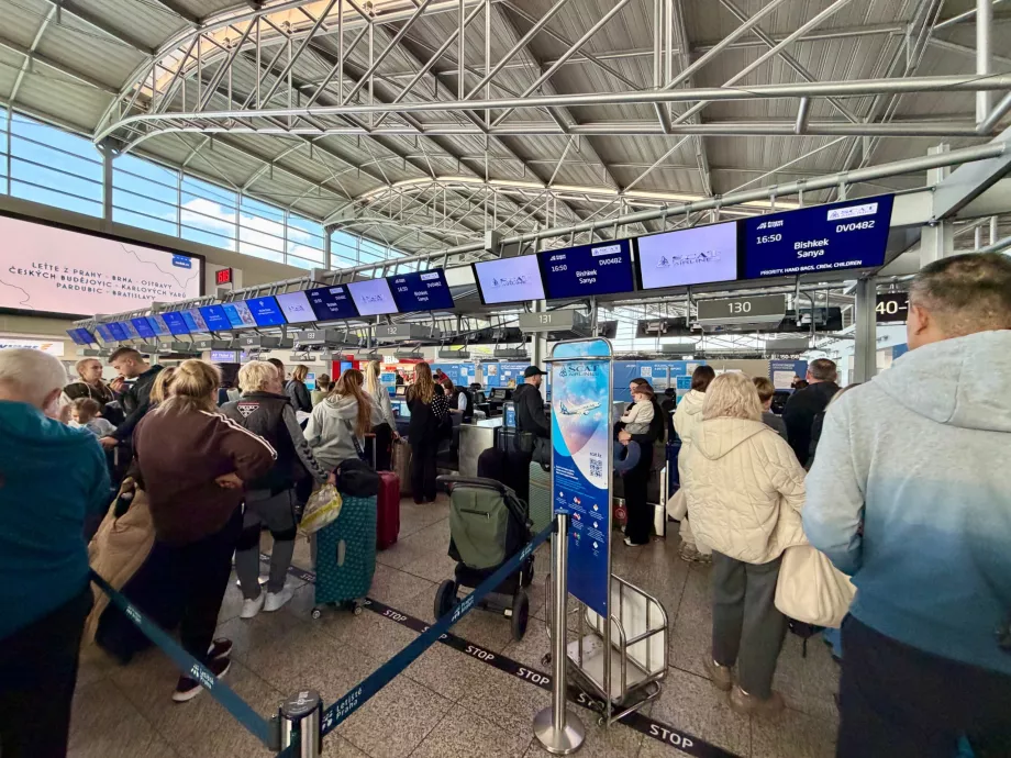 Innsjekking for PRG-SYX-flyreisen med SCAT