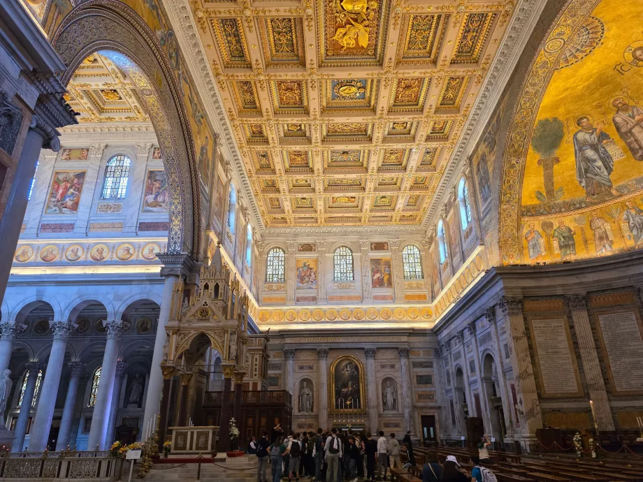 Paulusbasilikaen utenfor murene
