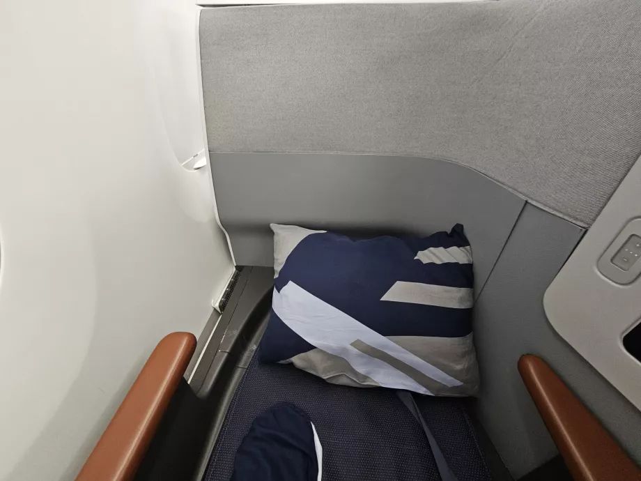 Pute på en sammenleggbar seng