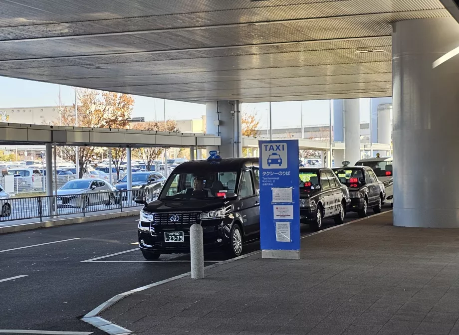 Drosjeholdeplass foran Terminal 1