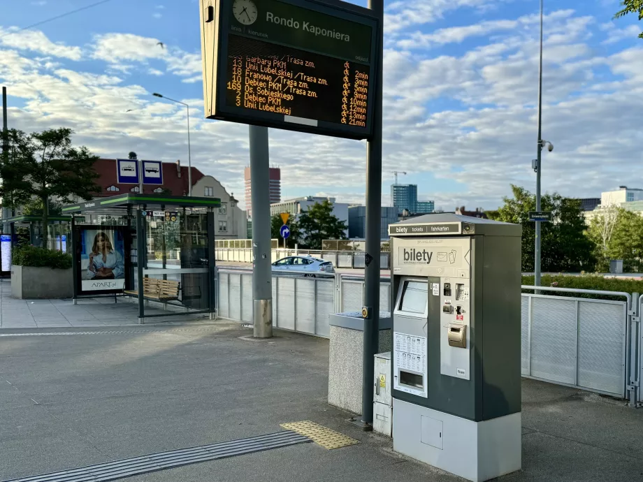 Rondo Kaponiera holdeplass og billettautomat