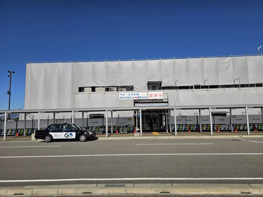 Båtkai mot Osaka lufthavn