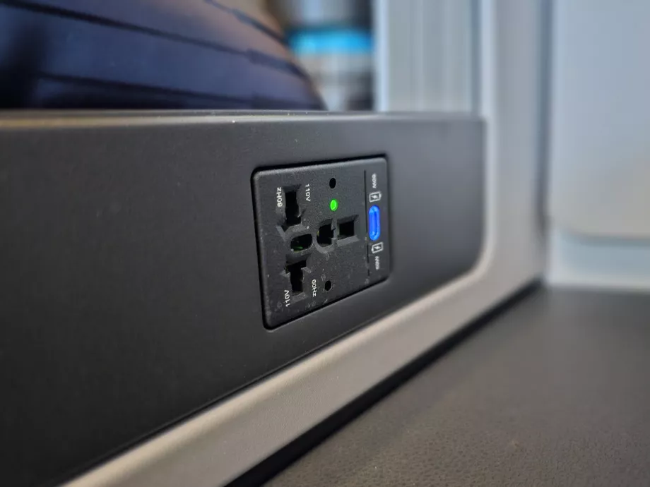 Universell stikkontakt