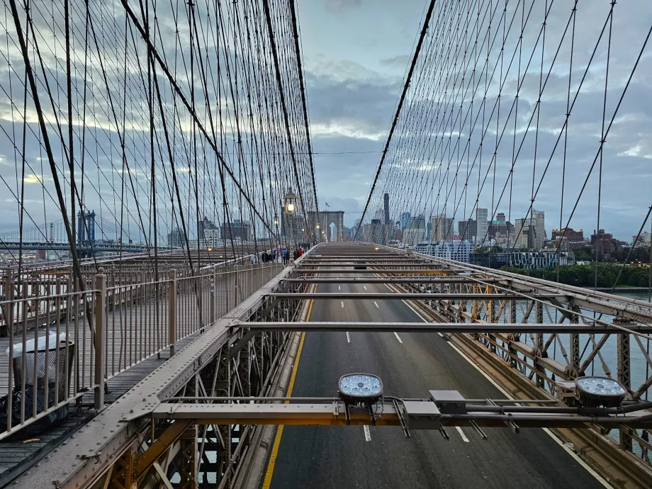Brooklyn Bridge, bilseksjonen