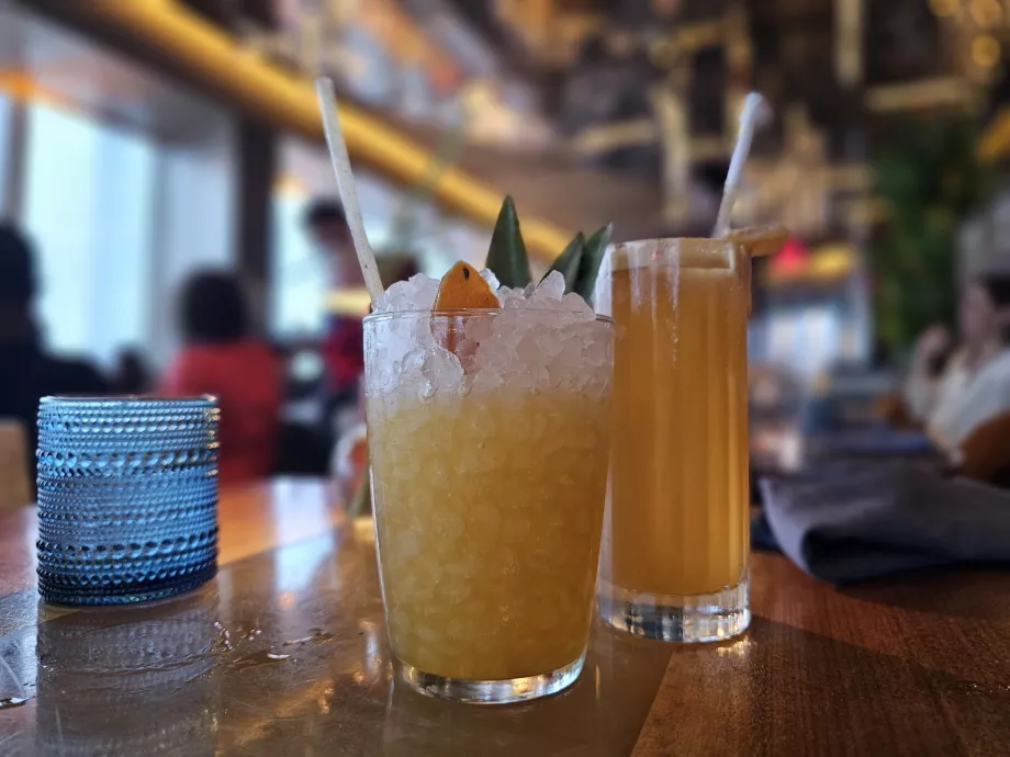 Flere cocktailer på Peak Restaurant