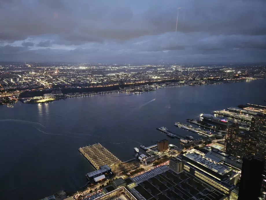 Utsikt fra den indre delen av utsiktspunktet "The Edge"