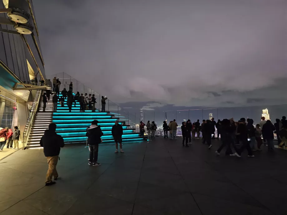 Nattutsiktspunkt "The Edge"