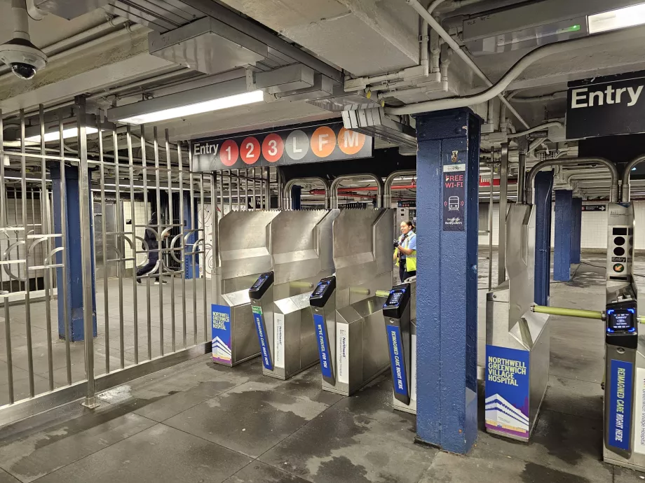 Inngang til T-banen via turnstiles