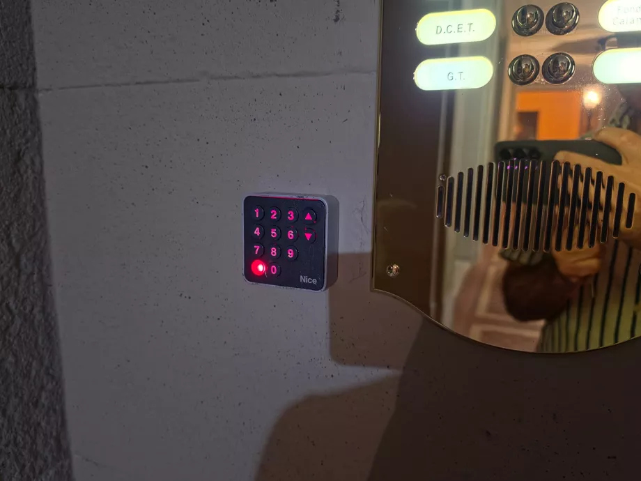 Tastatur for å taste inn inngangskoden