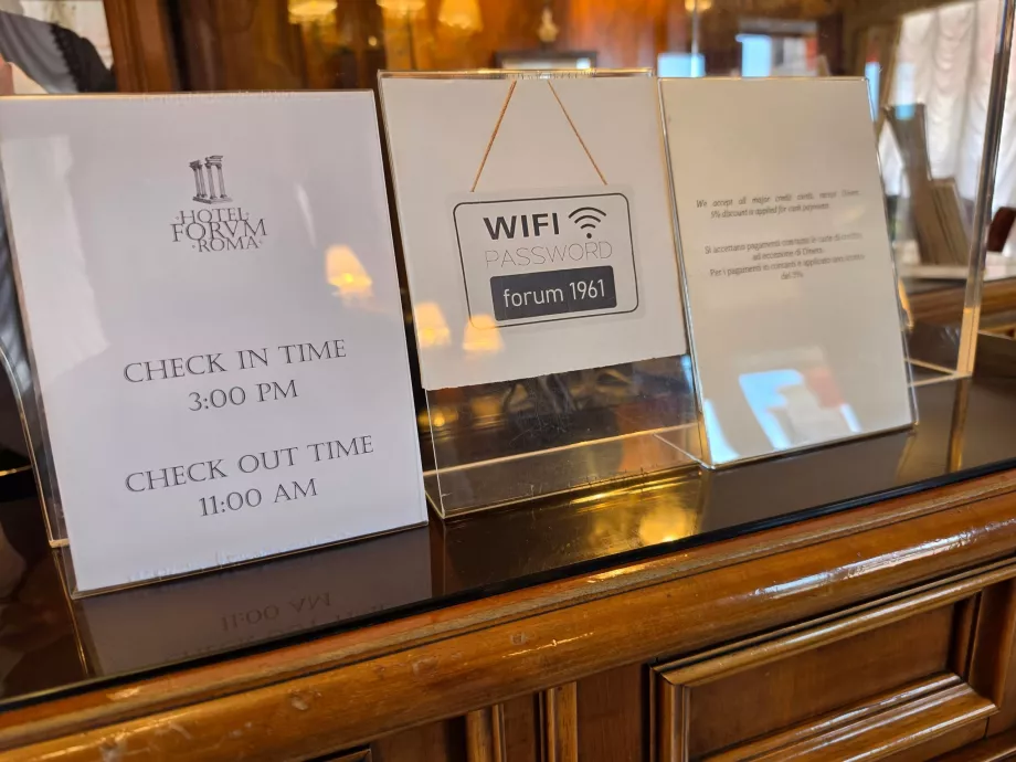 Informasjon om Wi-Fi, innsjekking og utsjekking