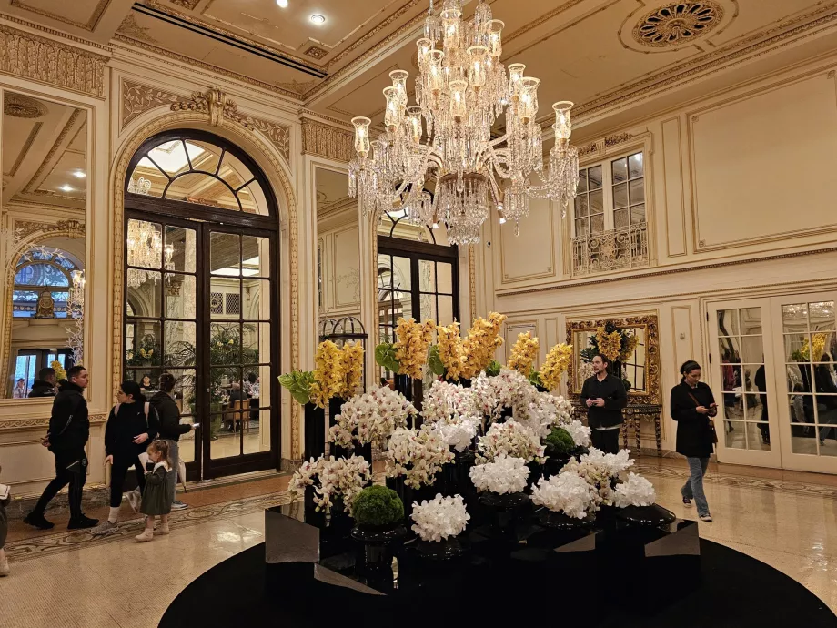 Hotellets hovedlobby