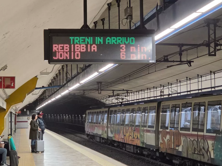 Informasjonstavler i metroen