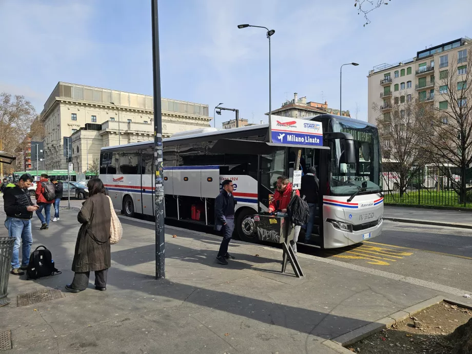 Bussholdeplass foran Centale stasjon