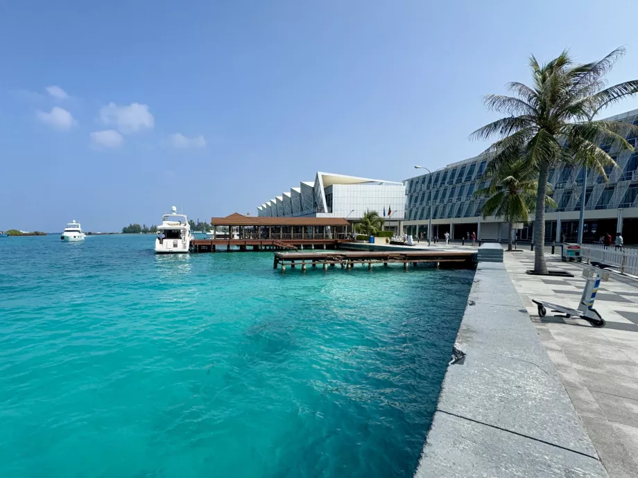 Terminal for private skip foran innenlandsterminalen