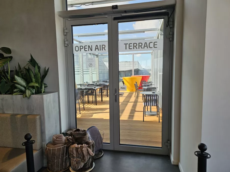 Terrasse for opphold og røyking