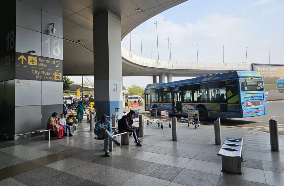 Bybussholdeplass foran Terminal 3