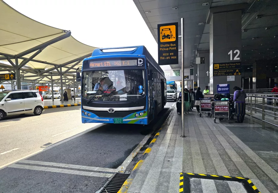 Skyttelbuss mellom terminalene 1-2-3, stopp terminal 3