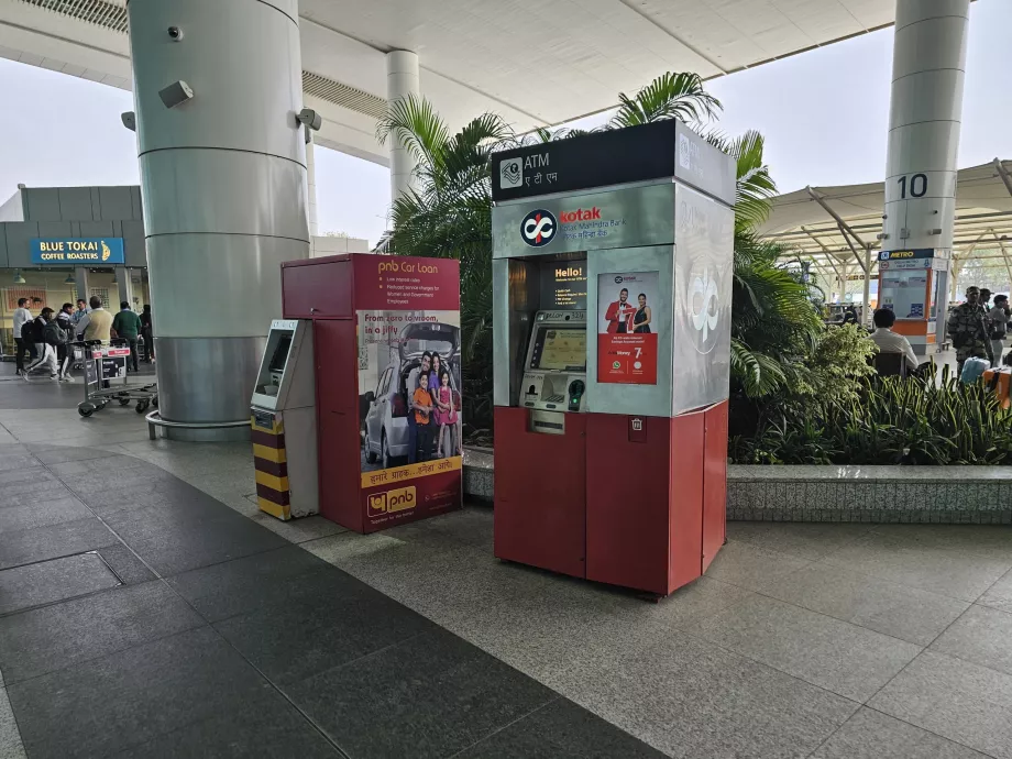 Minibanker foran Terminal 1