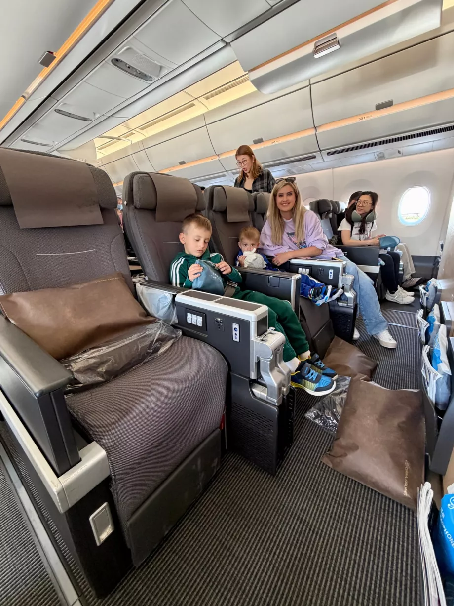 Familien vår på første rad Premium Economy