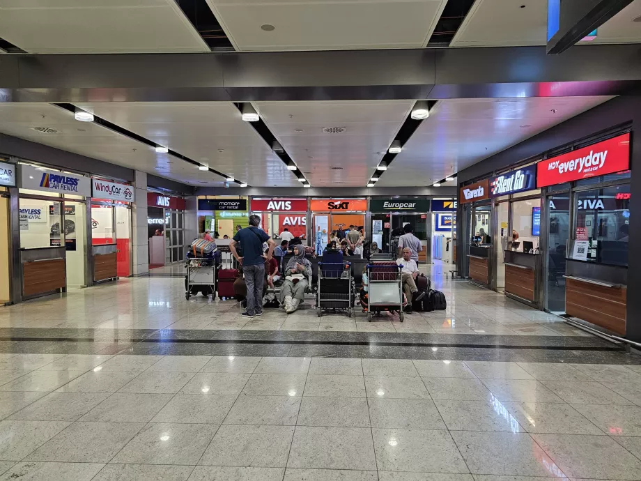 Bilutleie, ankomsthallen