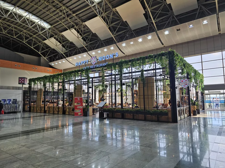 Restaurant i det offentlige avgangsområdet