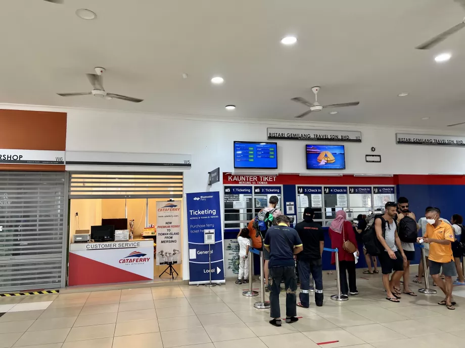 Bluewatter og Cataferrys kontorer i Mersing