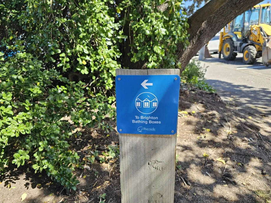 Retningsskilt til Brighton Bathing Boxes