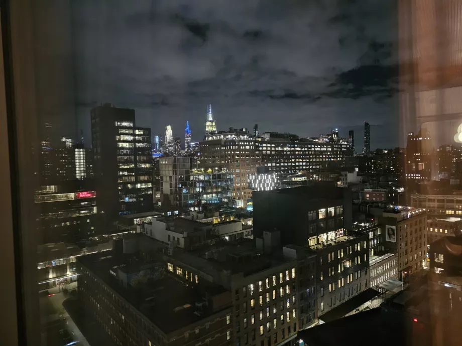 Utsikt over Empire State Building fra rommet