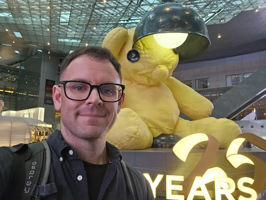 Jeg foran en gul bjørn med en lampe