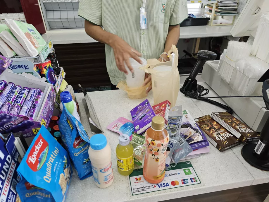 Personalet legger alltid isbegrene i en pose