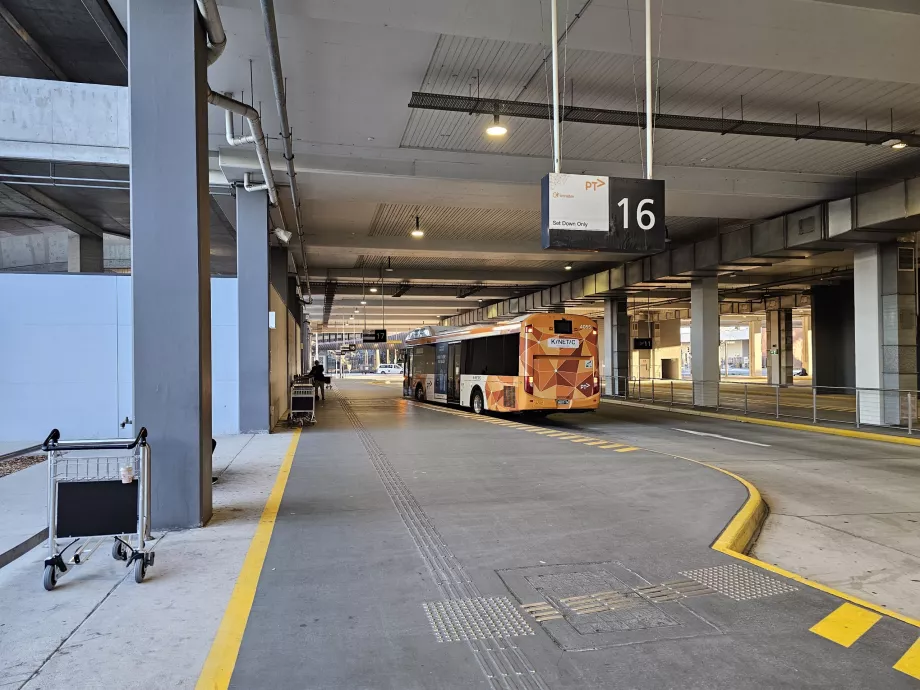 Bussholdeplass i byen